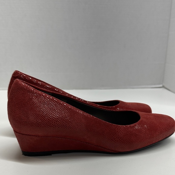 SAS Sofia Wedges Dress Pumps Shoes Snakeskin Leather Red New Size 8.5 Narrow - Picture 4 of 10